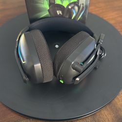 WIRELESS GAMING HEADSET FOR XBOX SERIES XS ULTRA LOW LATENCY HEADSET WITH NOISE CANCELLING MIC FOR PC PS5 PS4 SWITCH MAC D SURROUND SOUND BLUETOOTH 