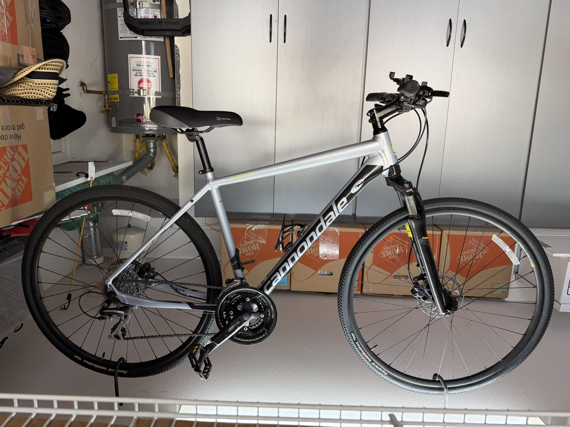 Cannondale City Bike Quick CX Hybrid