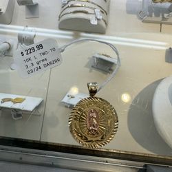 10k Religious Pendant For A Quinceañera 