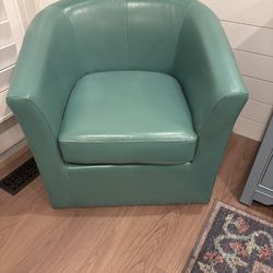 Accent Chair Fun Pop Of Color. Great condition, Located in Murray cash/Venmo. Fcfs or hold with Venmo