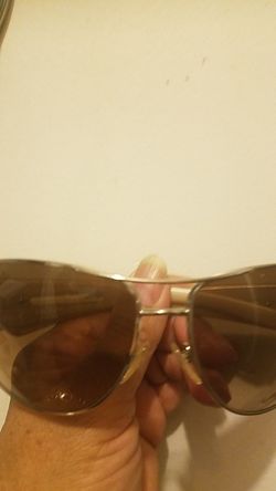 Prada sunglasses womans no scratches wit case if up its availabl