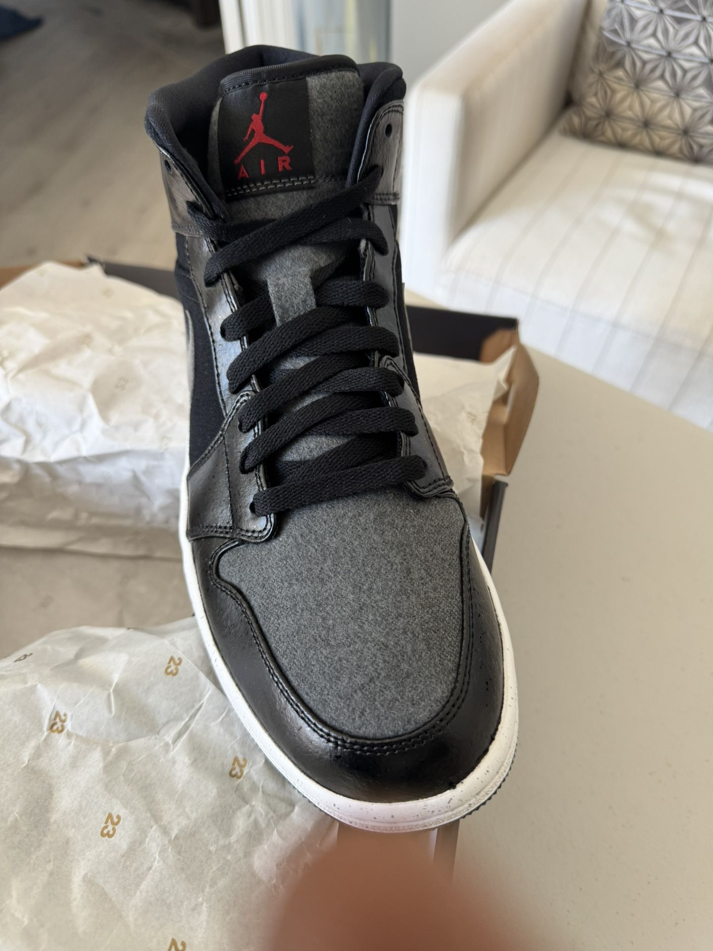 AIR JORDAN 1 MID “WINTERIZED” Size 11