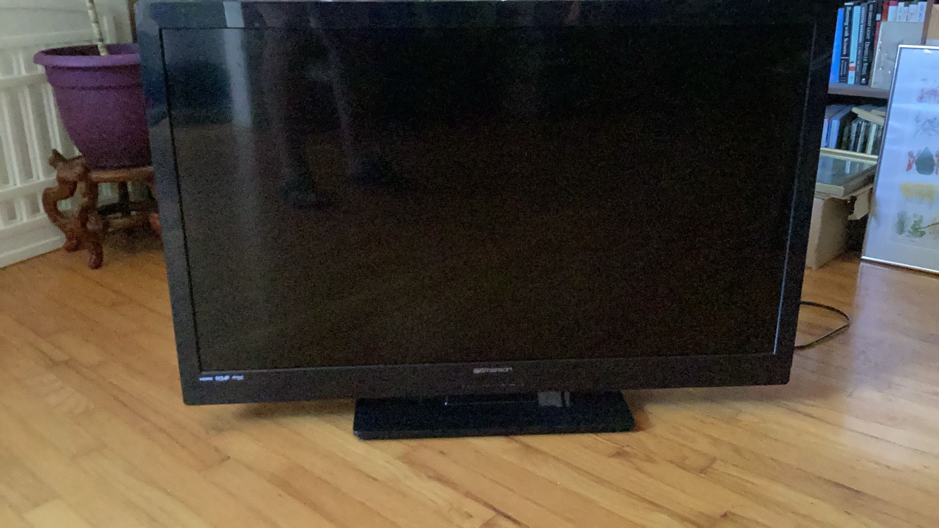 36 Inch Emerson Flat Screen Television