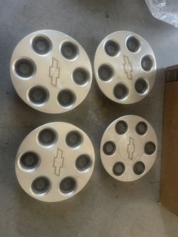 Chevy 1500 Truck Caps With Lug Cover 