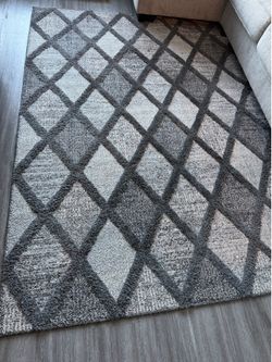 5’3x7 Rug