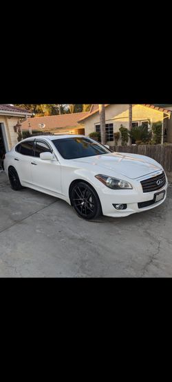 2011 Infiniti M56