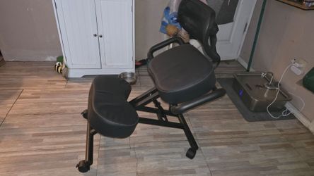 Kneeling chair