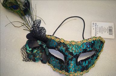 N. Peoria brand new masquerade mask halloween costume green Description For Pick Up Location Options