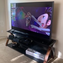 Sony Bravia 70 “ Smart TV.