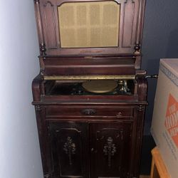 Victor Talking Machine / Record Player 