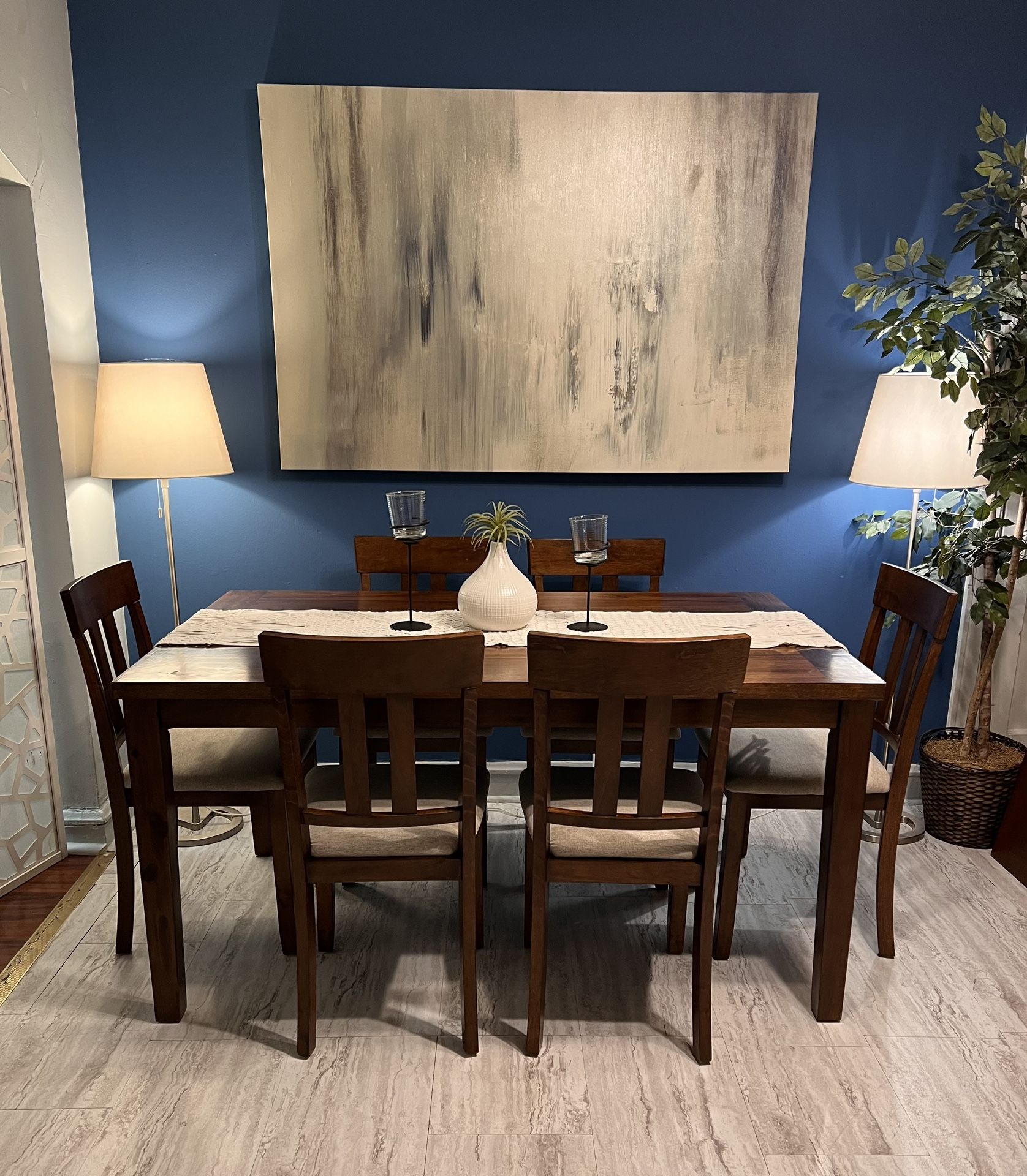 Beautiful Dining Set Very Good Condition!!! Table With 6 Chairs! I Can Deliver.