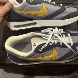 Nike 8.5 Blue And Yellow
