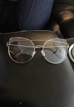 Non-prescription stylish cat-eye glasses