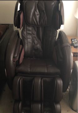 Luxury zero-gravity full-body massage chair with heat & foot rollers – good condition