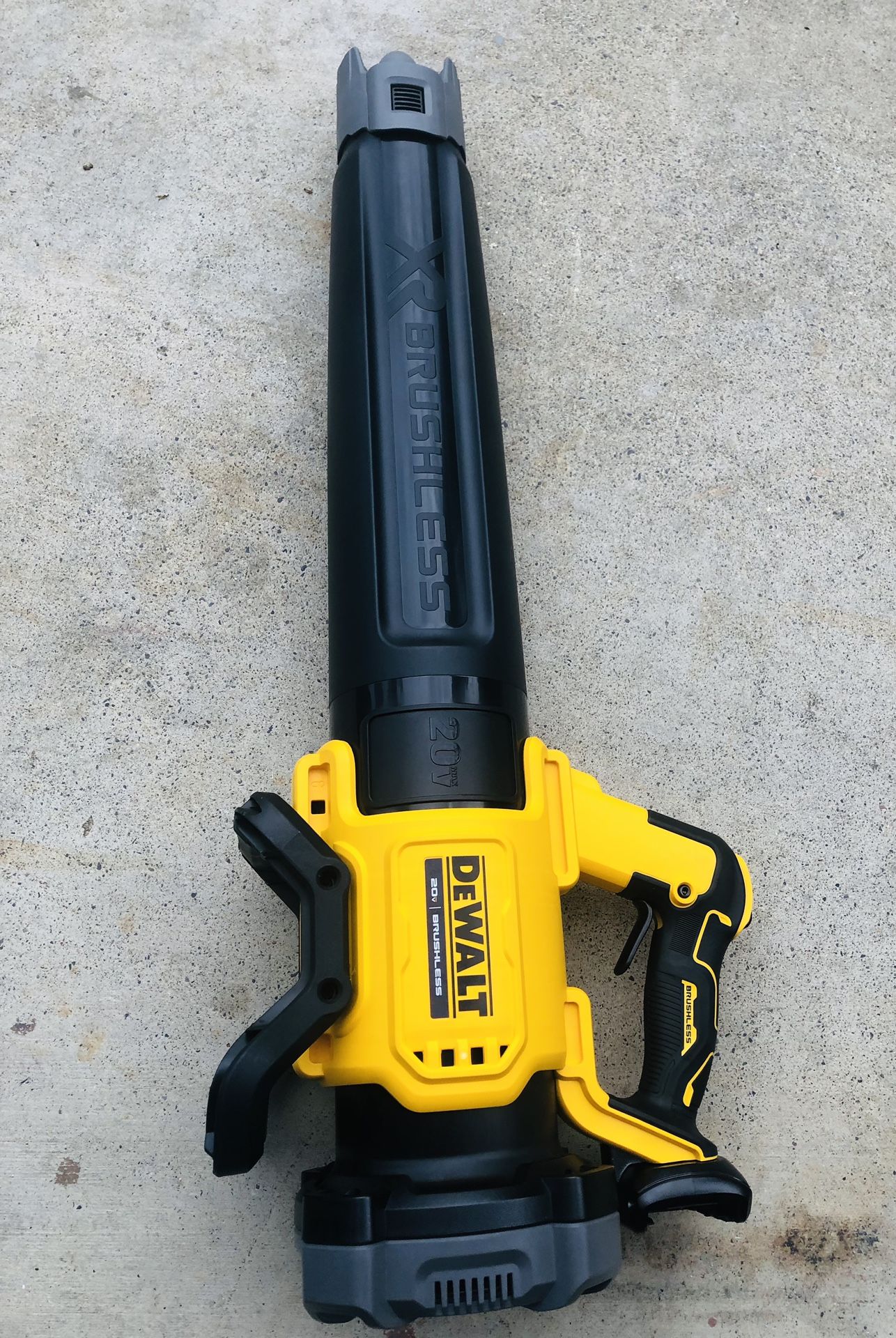 DEWALT 20V MAX 125 MPH 450 CFM Brushless Cordless Handheld Leaf Blower with Concentrator Nozzle (Tool Only)