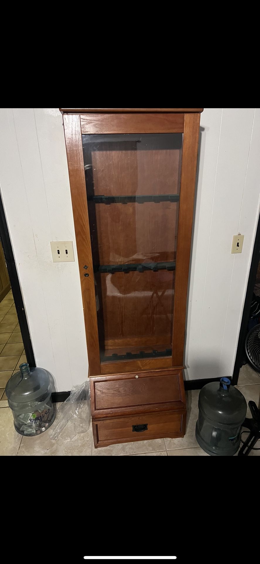 Wooden Gun safe with key 