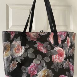 Women’s Tote Bag floral tote bag with matching wristlet pouch.
