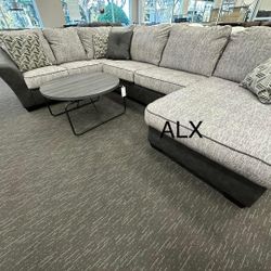 !brand New Ashley Sectional Couch 