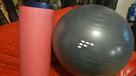 Exercise ball with mat
