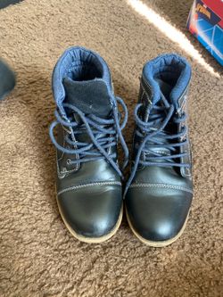 Boys shoes