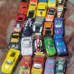 25 Micro Machines / Hot Wheels / etc.