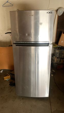 Whirlpool Stainless Steel Refrigerator $50Excellent 