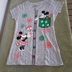 Disney Minnie & Mickey Mouse Christmas T-shirt Size Medium NWT