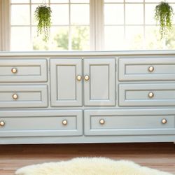 8-Drawer Newly Refurbished Dresser/Buffet Table 