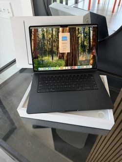 Apple 15” MacBook Air M4 Chip 24GB Ram 512SSD! 90 day warranty! We offer financing!