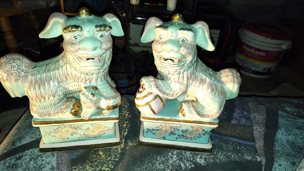 Foo Dogs