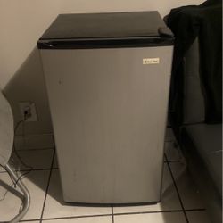 Magic Chef Mini Fridge