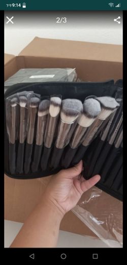 Brand new 18 piece pro deluxe handmade brush