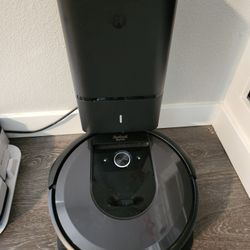 I7 Roomba Withauto Empty Station