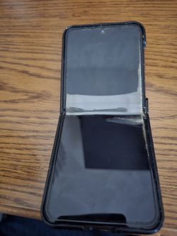 Samsung Galaxy Z Flip 5 Phone