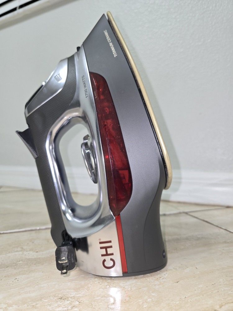 CHI Iron box, almost new.