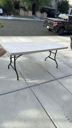 5 foot long folding table