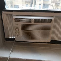 Frigidaire Air conditioner - Support Included