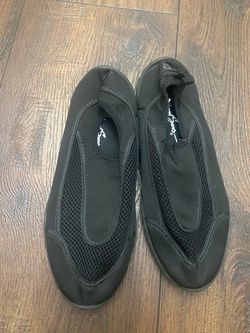 Women’s black water shoes size 8 by Maui and sons