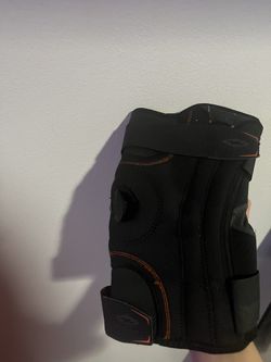 Shock Doc knee brace