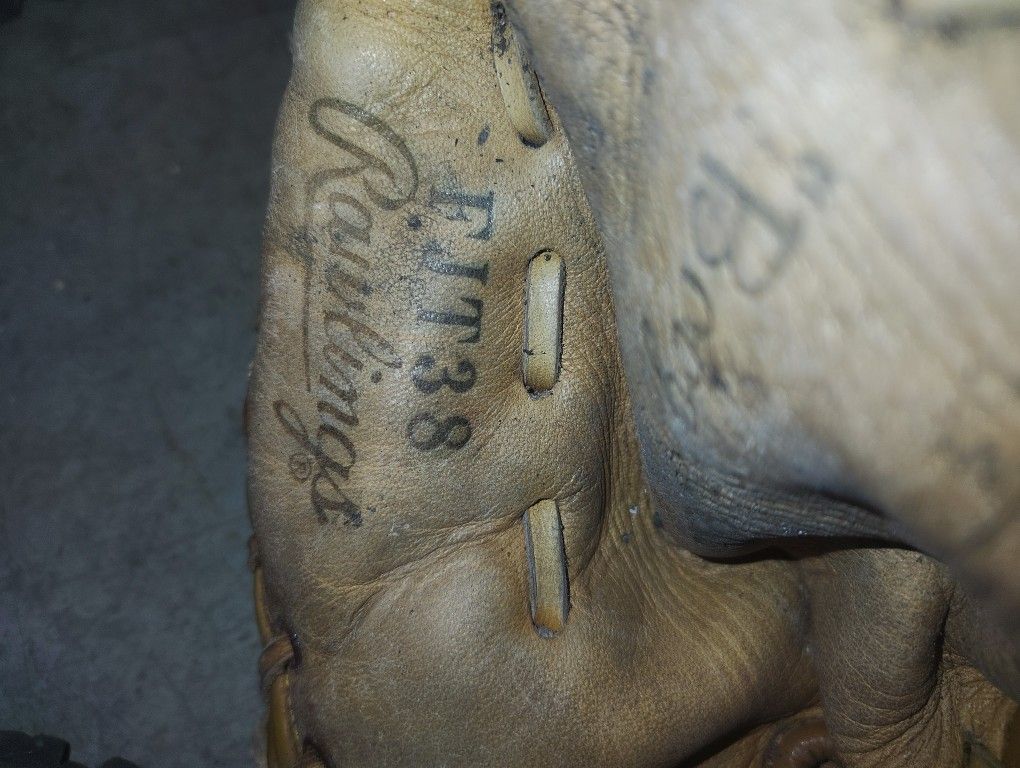 Vintage Rawlings Catchers Glove