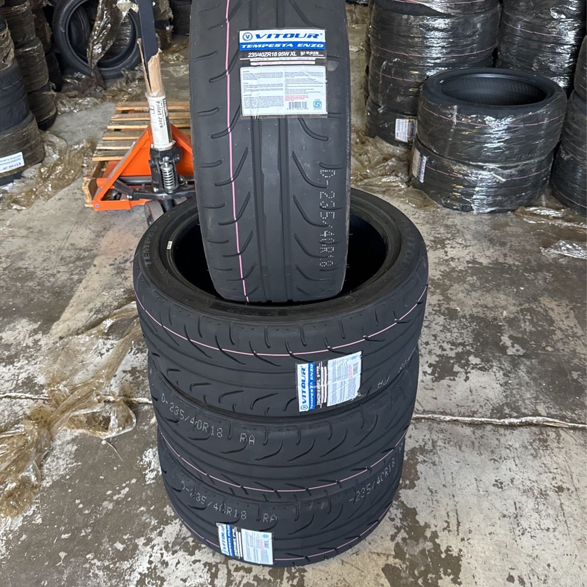 送料込☆VITOUR☆TEMPESTA QUATTRO☆235/60R18 送料込☆VITOUR☆TEMPESTA QUATTRO☆235/60R18 - メルカリ