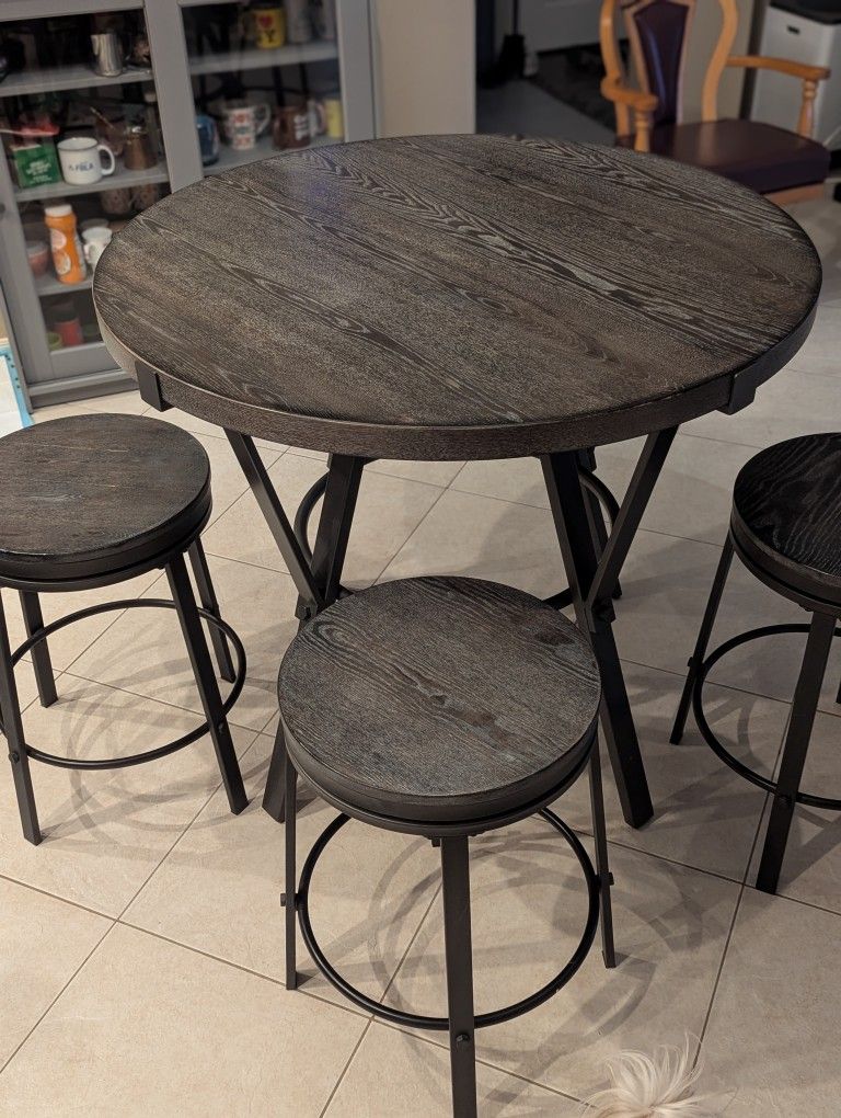 Counter Height Pub Table w/Stools