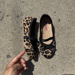 Girls cheetah flats