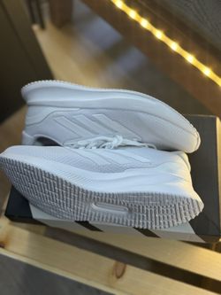Run Falcon 5 size 7 1/2 brand new never worn