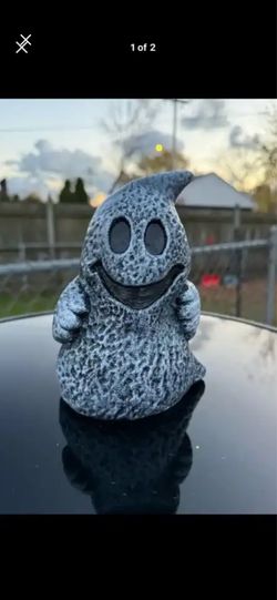 The happy ghost statue