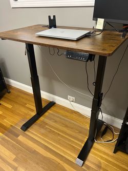 Adjustable desk