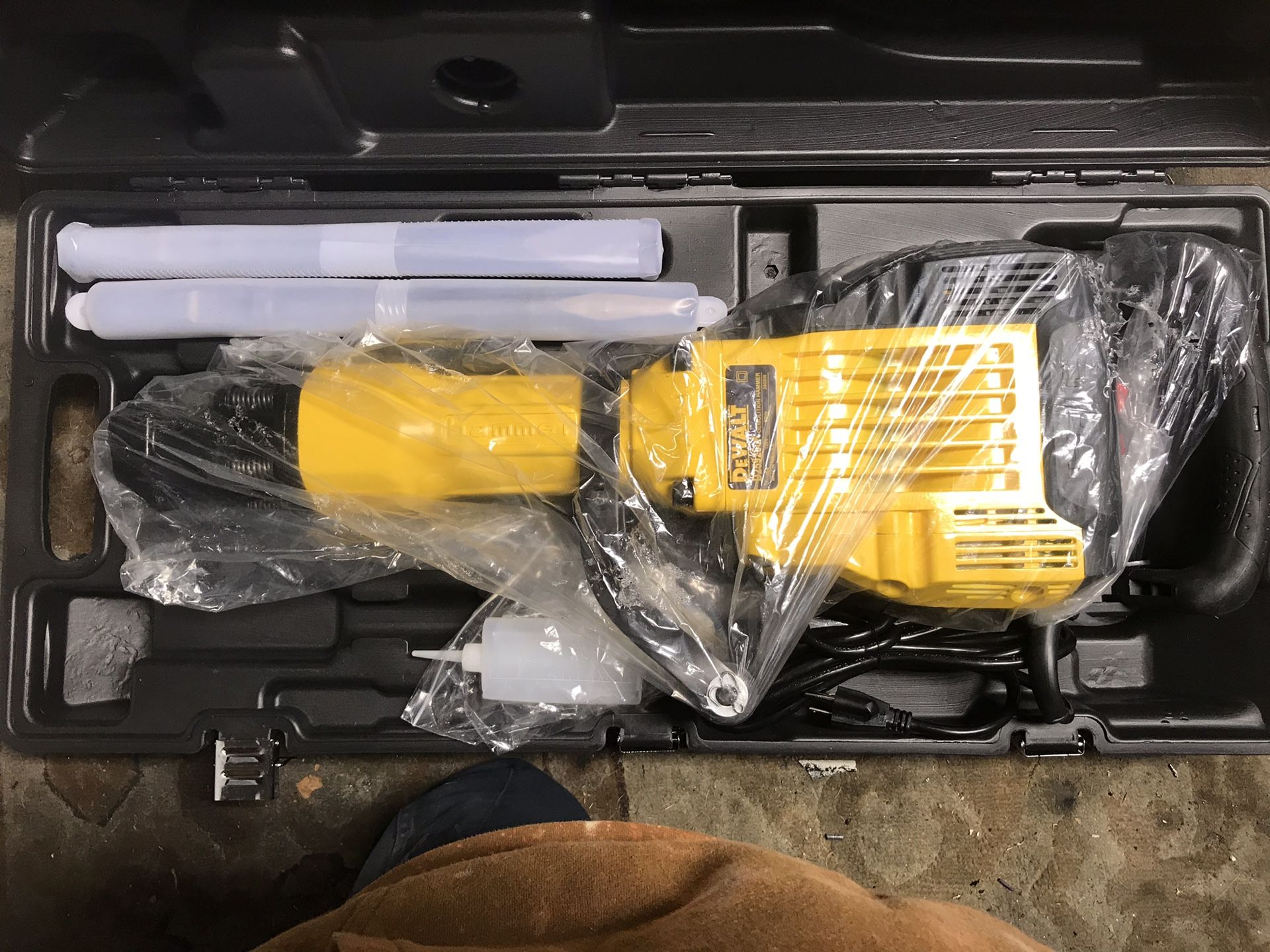 Dewalt 40 lb jackhammer brand new