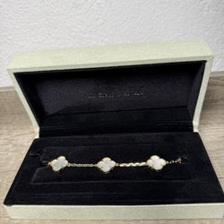 VCA White Pearl Bracelet