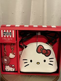 HELLO KITTY 3 PIECE CROSSBODY BAG WITH INTERCHANGEABLE BAG CHARMS