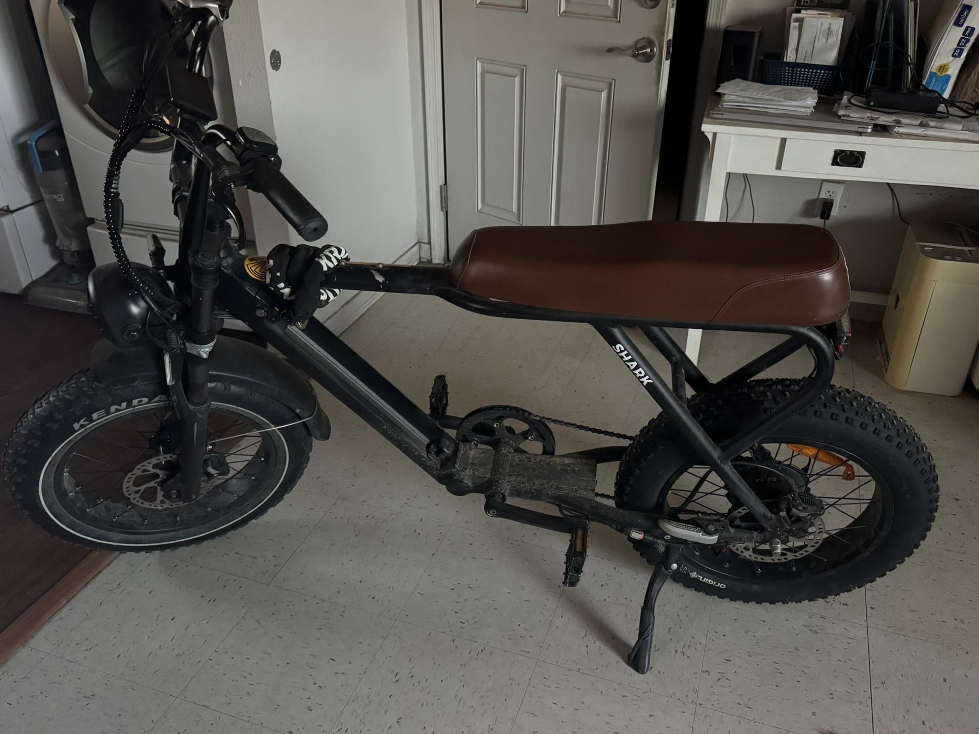 (SCRAP FOR PARTS) E Bike Roll Road Shark 2.0